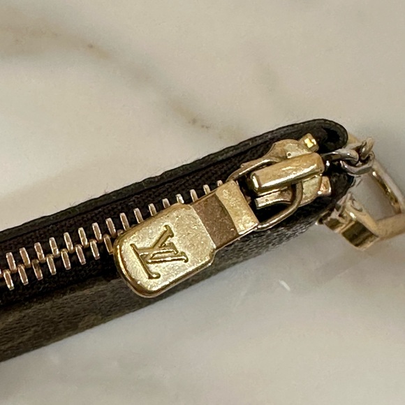 Louis Vuitton Monogram Key Cles Cardholder - Picture 2 of 7